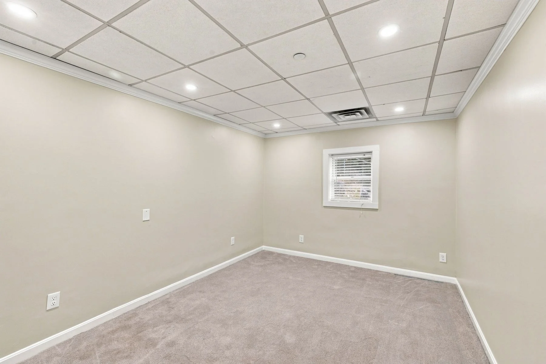 3 bed, 2 bath apartment for rent at 324 Essex St Unit 2, Swampscott — photo 21 of 30