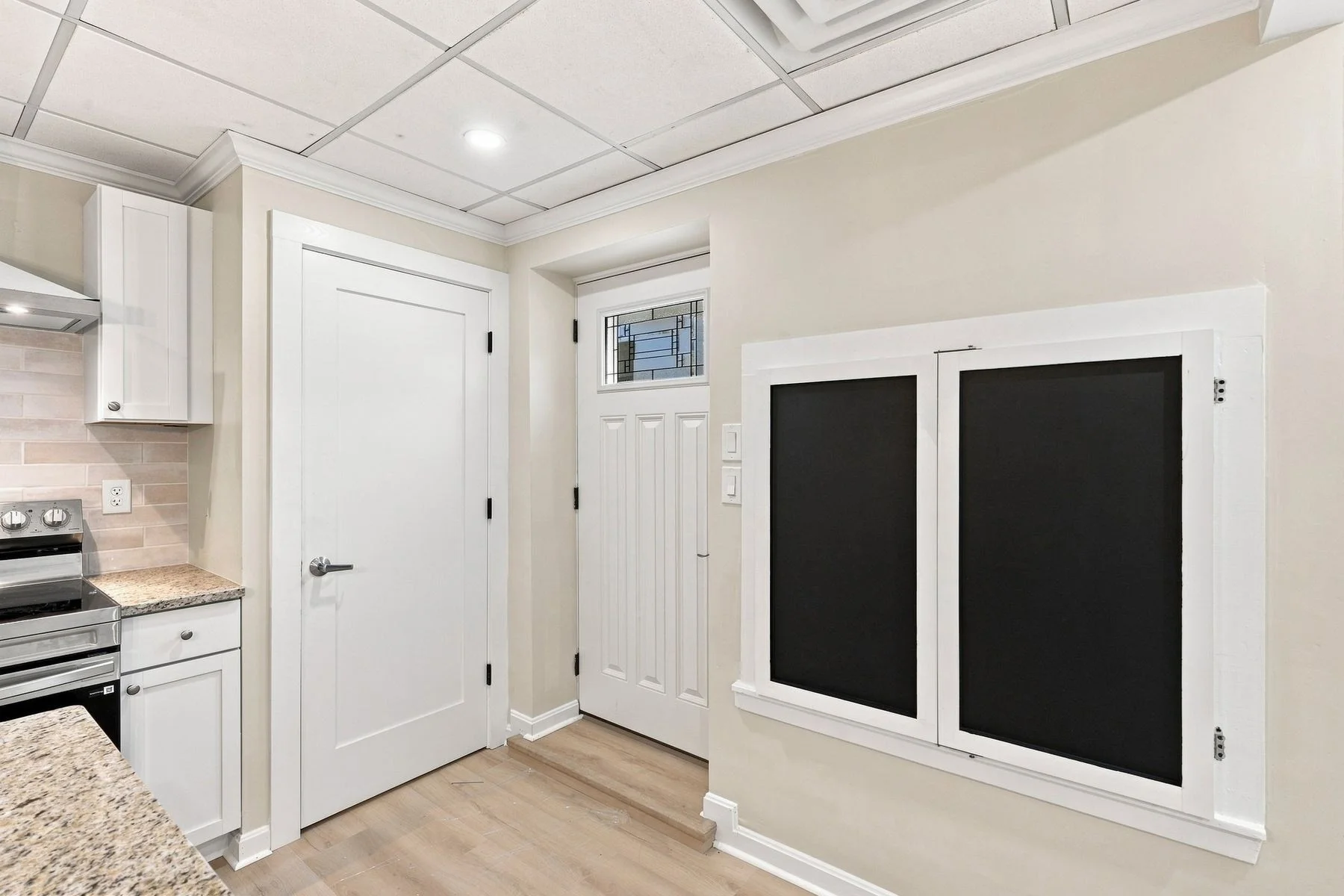 3 bed, 2 bath apartment for rent at 324 Essex St Unit 2, Swampscott — photo 4 of 30