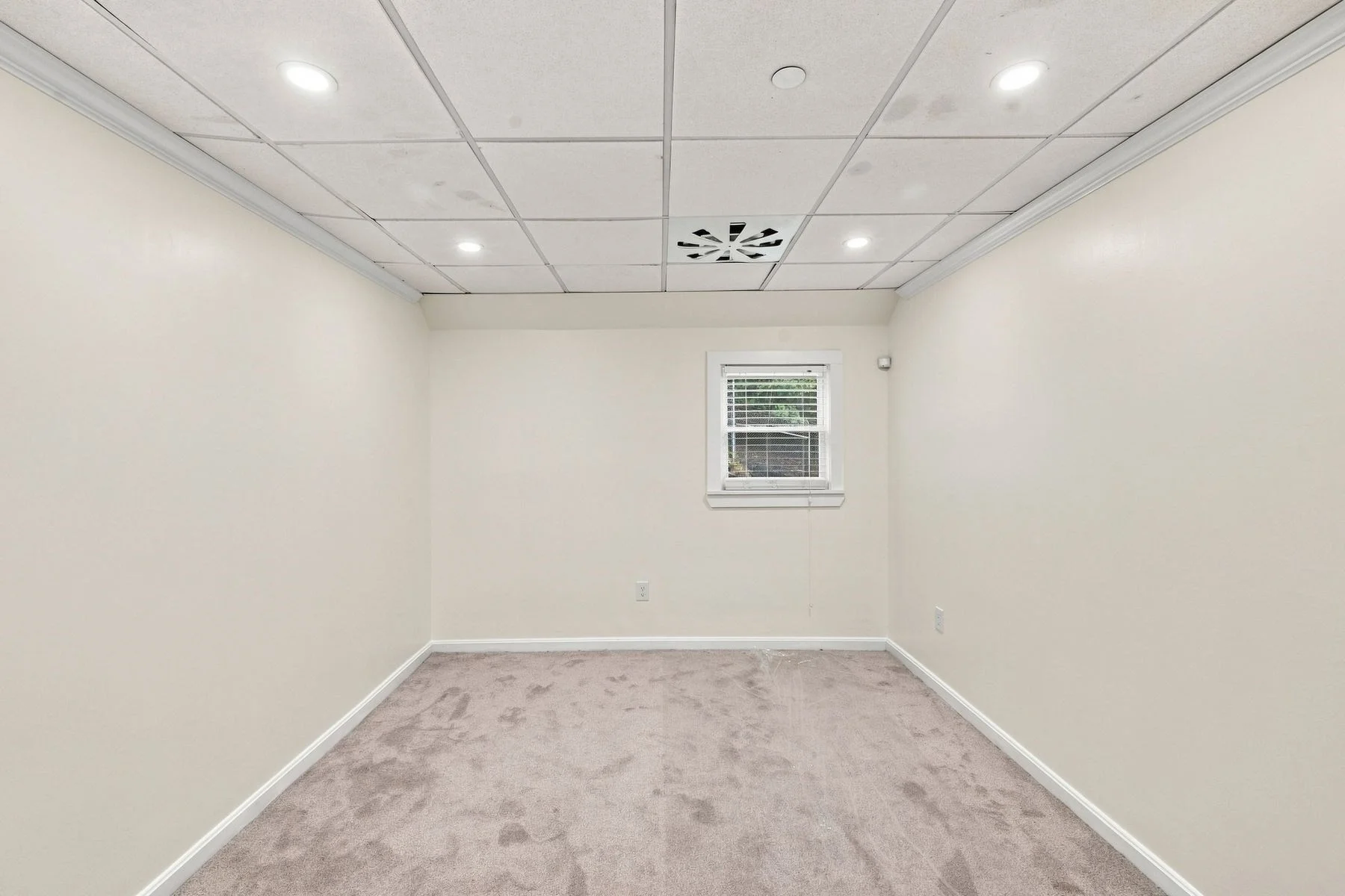 3 bed, 2 bath apartment for rent at 324 Essex St Unit 2, Swampscott — photo 25 of 30