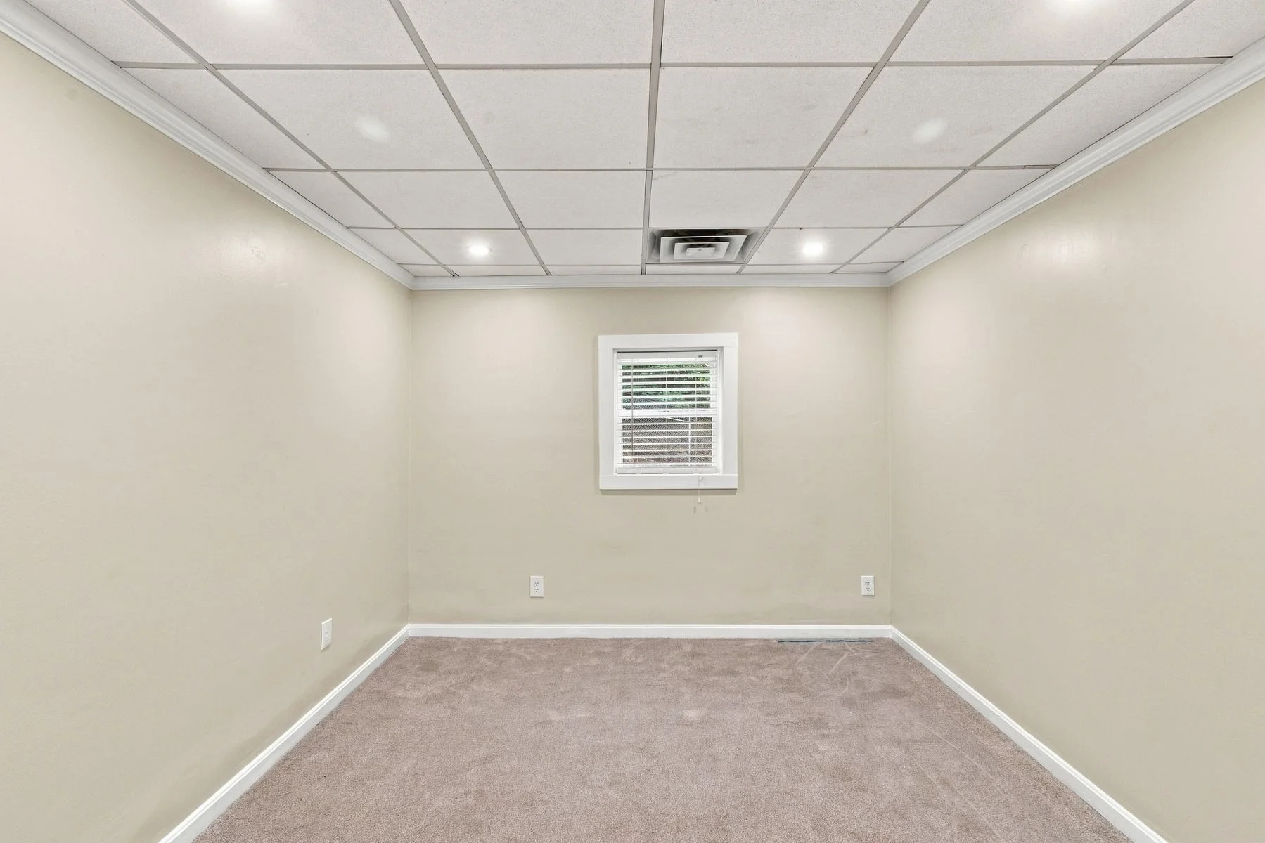 3 bed, 2 bath apartment for rent at 324 Essex St Unit 2, Swampscott — photo 22 of 30