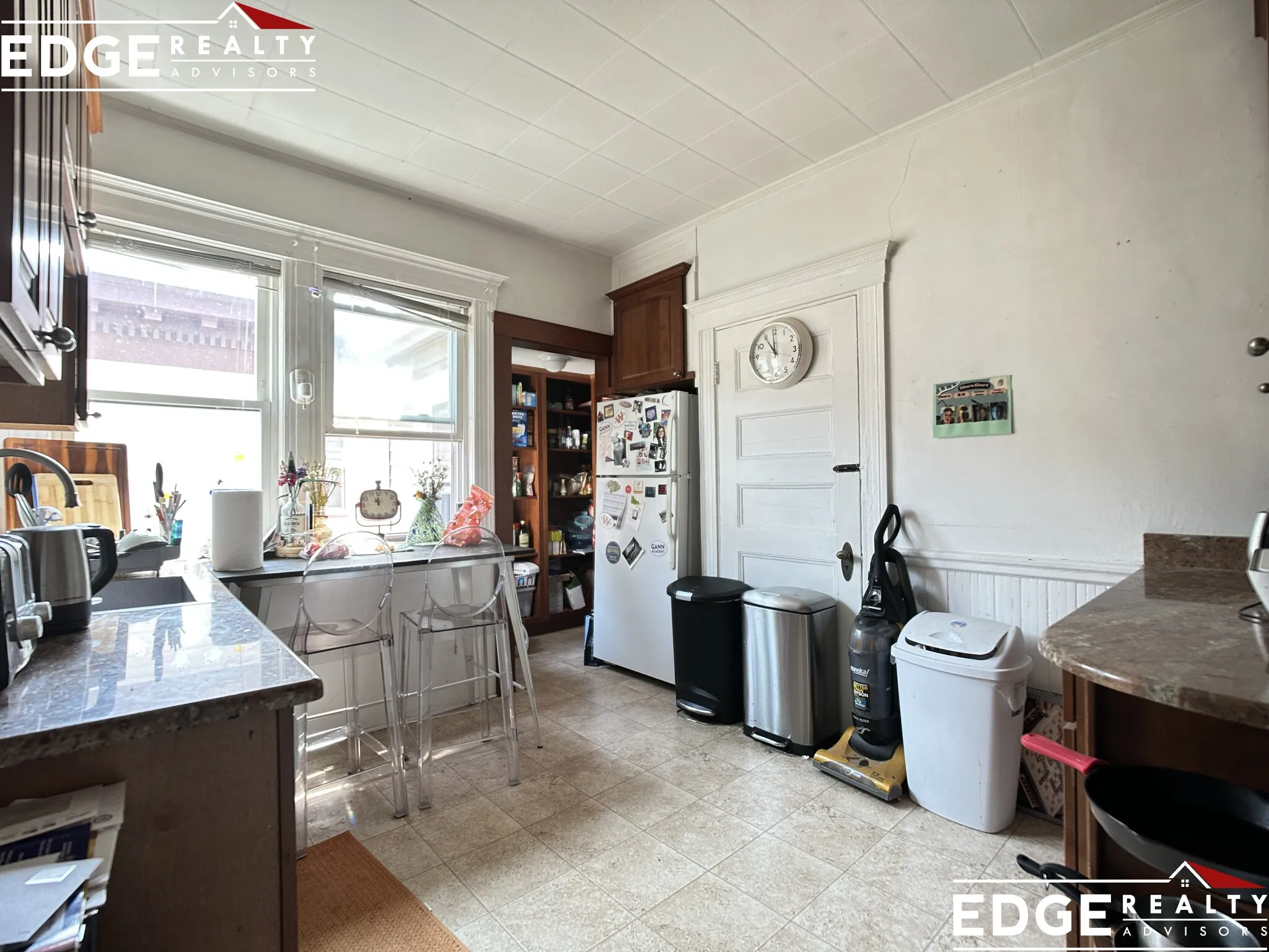 4 bed, 1 bath apartment for rent at 324 Faneuil St Unit 3, Brighton — photo 3 of 10