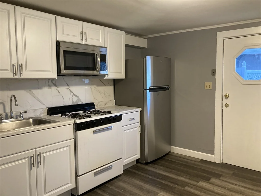 1 bed, 1 bath apartment for rent at 324 Granite St Unit C, Quincy — photo 3 of 15