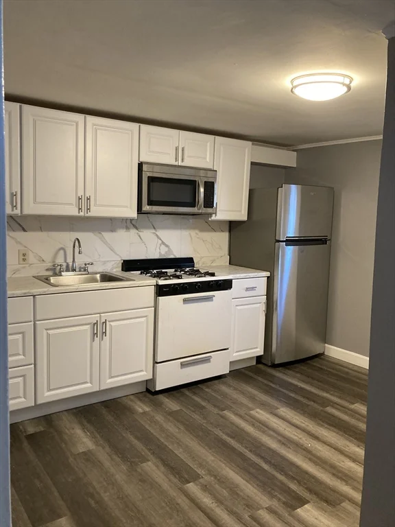 1 bed, 1 bath apartment for rent at 324 Granite St Unit C, Quincy — photo 2 of 15