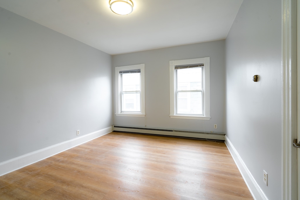 3 bed, 1 bath apartment for rent at 324 Hurley St Unit 3, Kendall Square — photo 3 of 7