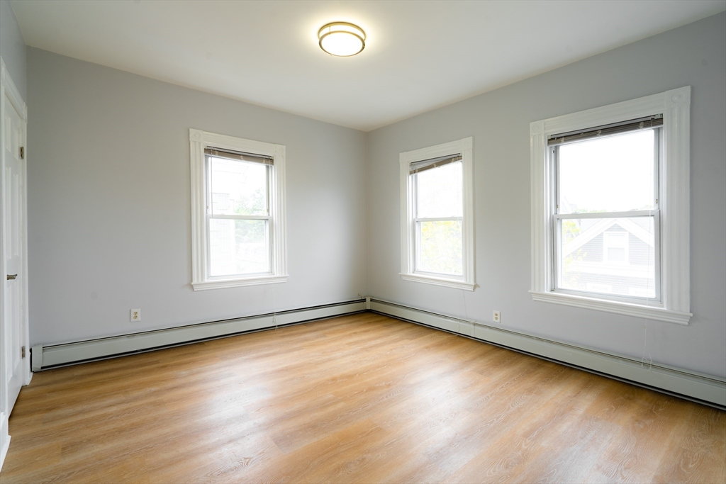 3 bed, 1 bath apartment for rent at 324 Hurley St Unit 3, Kendall Square — photo 4 of 7