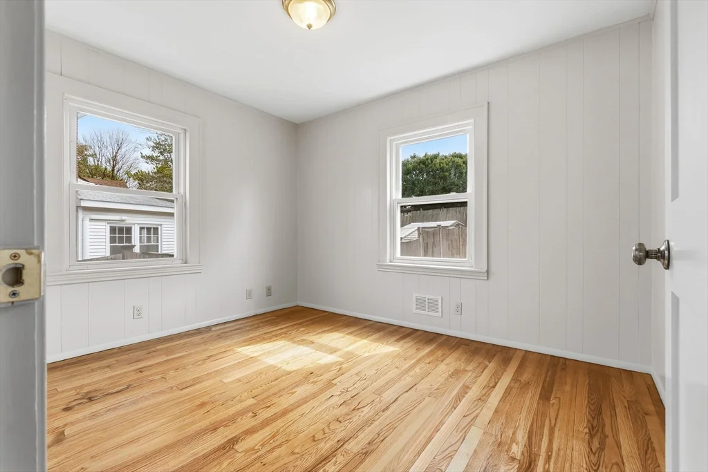 4 bed, 2 bath apartment for rent at 324 Lowell St, Peabody — photo 17 of 32