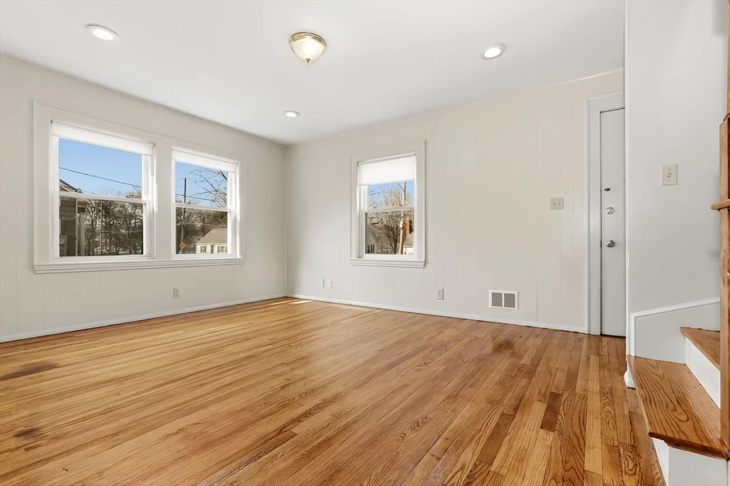 4 bed, 2 bath apartment for rent at 324 Lowell St, Peabody — photo 20 of 32