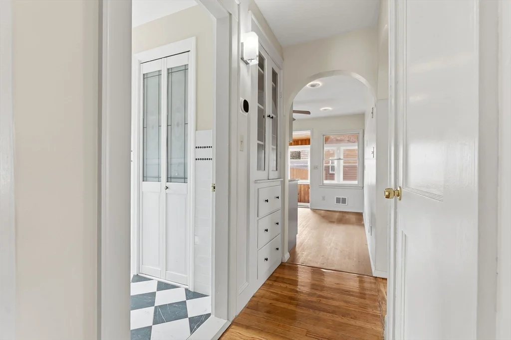 4 bed, 2 bath apartment for rent at 324 Lowell St, Peabody — photo 19 of 32