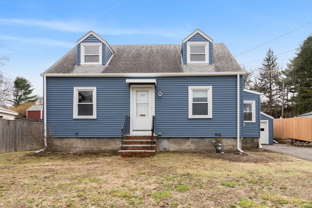 4 bed, 2 bath apartment for rent at 324 Lowell St, Peabody