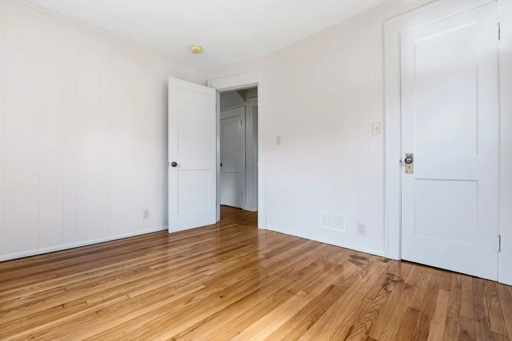 4 bed, 2 bath apartment for rent at 324 Lowell St, Peabody — photo 18 of 32