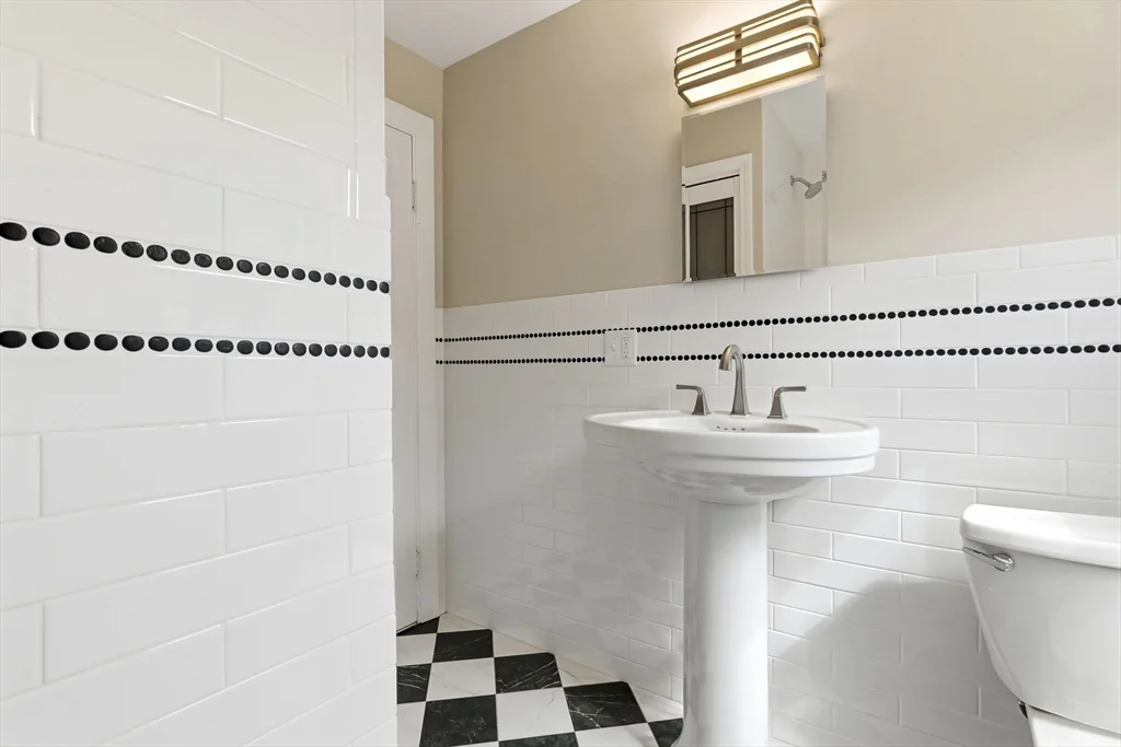 4 bed, 2 bath apartment for rent at 324 Lowell St, Peabody — photo 14 of 32