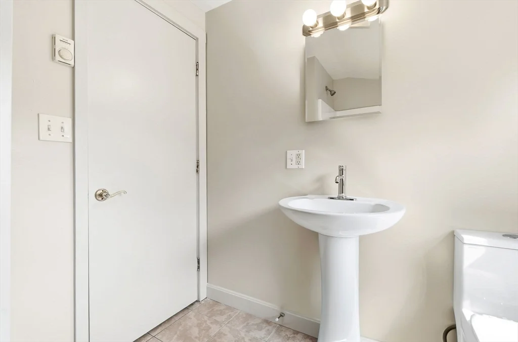 4 bed, 2 bath apartment for rent at 324 Lowell St, Peabody — photo 25 of 32