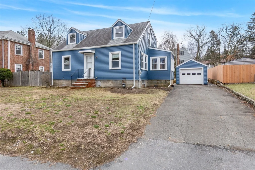 4 bed, 2 bath apartment for rent at 324 Lowell St, Peabody — photo 2 of 32