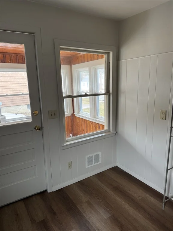 4 bed, 2 bath apartment for rent at 324 Lowell St, Peabody — photo 10 of 23
