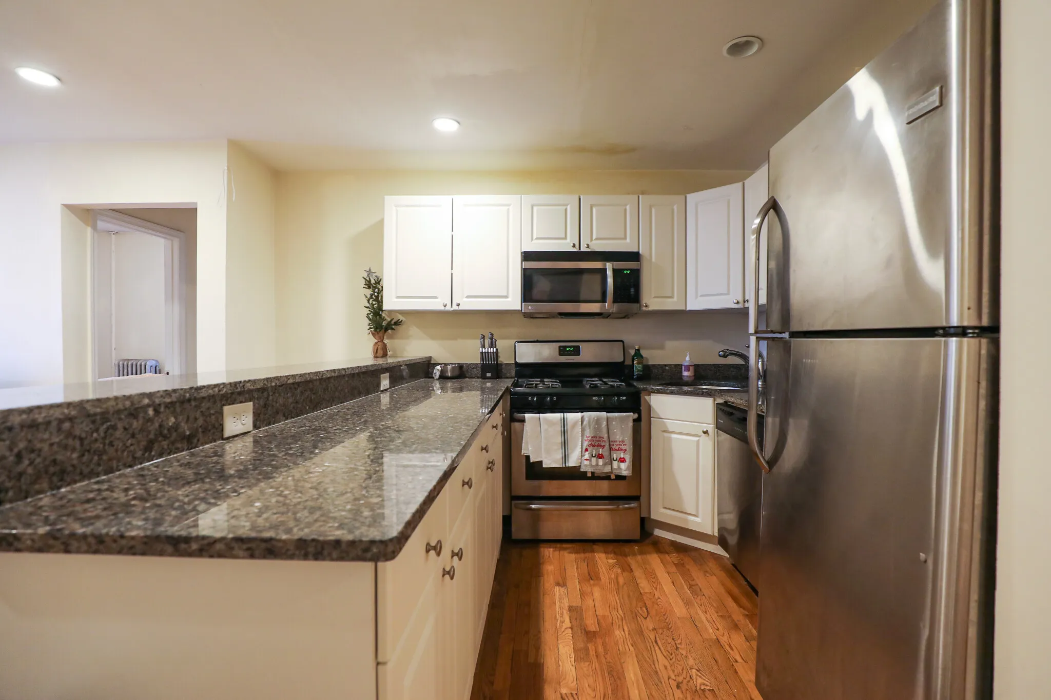 3 bed, 1 bath apartment for rent at 324 Saint Paul St Unit 4, North Brookline — photo 2 of 8