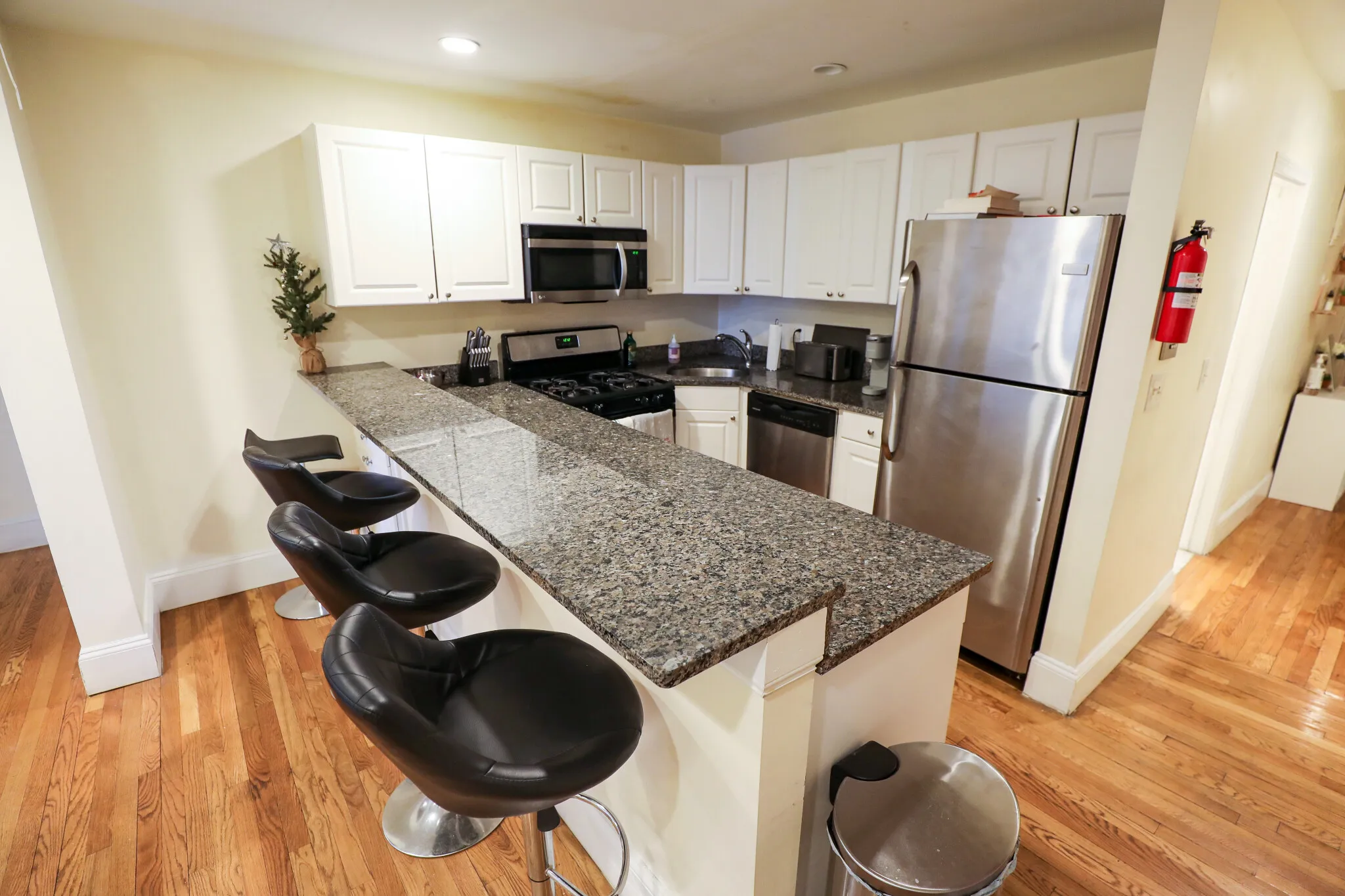 3 bed, 1 bath apartment for rent at 324 Saint Paul St Unit 4, North Brookline