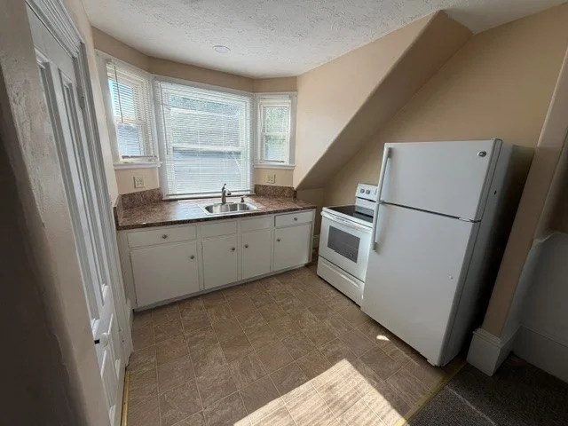 Studio bed, 1 bath apartment for rent at 325 Adams St Unit 5, Abington — photo 3 of 9