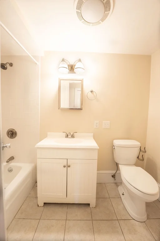 4 bed, 2 bath apartment for rent at 325 Dorchester St Unit 2, South Boston — photo 9 of 13