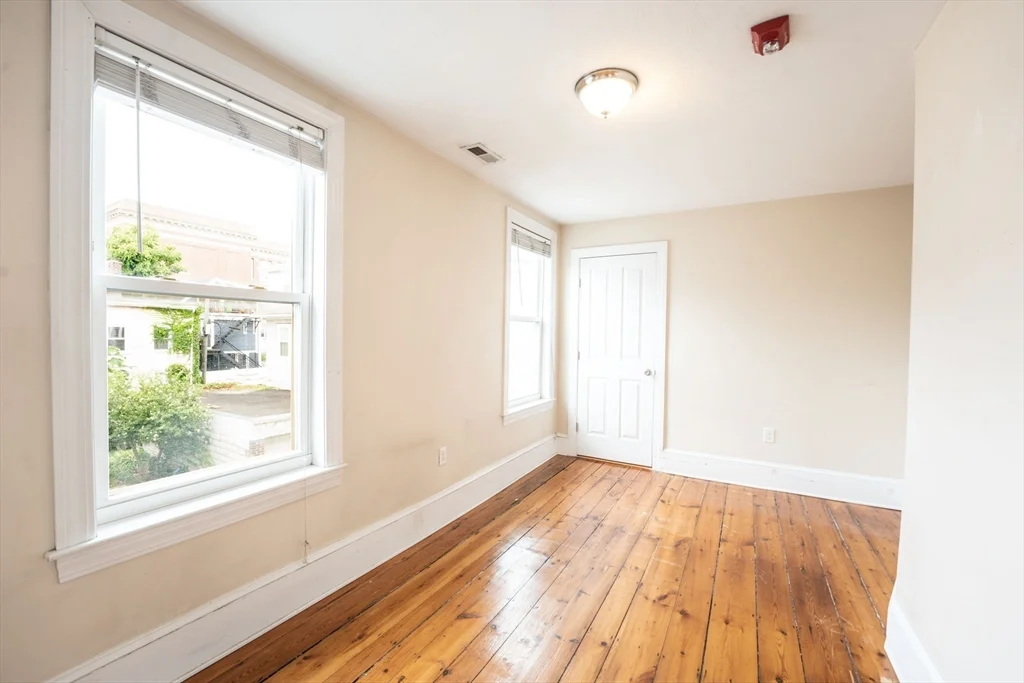 4 bed, 2 bath apartment for rent at 325 Dorchester St Unit 2, South Boston — photo 4 of 13