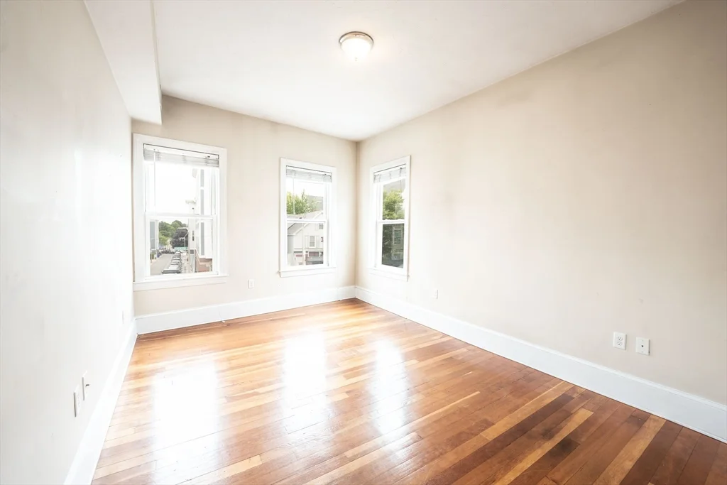 4 bed, 2 bath apartment for rent at 325 Dorchester St Unit 2, South Boston — photo 5 of 13