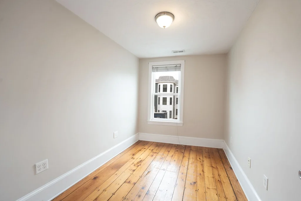4 bed, 2 bath apartment for rent at 325 Dorchester St Unit 2, South Boston — photo 6 of 13