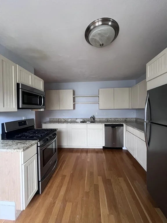 4 bed, 2 bath apartment for rent at 325 Dorchester St Unit 3, South Boston — photo 5 of 9