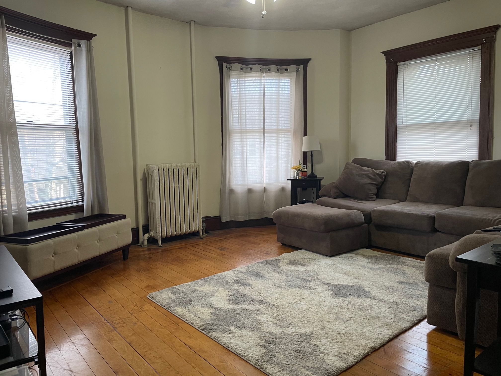 3 bed, 1 bath apartment for rent at 325 Faneuil Unit 3, Brighton