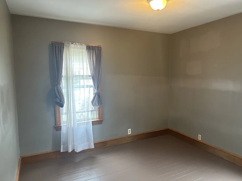 3 bed, 1 bath apartment for rent at 325 Hope St Unit 2, Fall River — photo 5 of 7