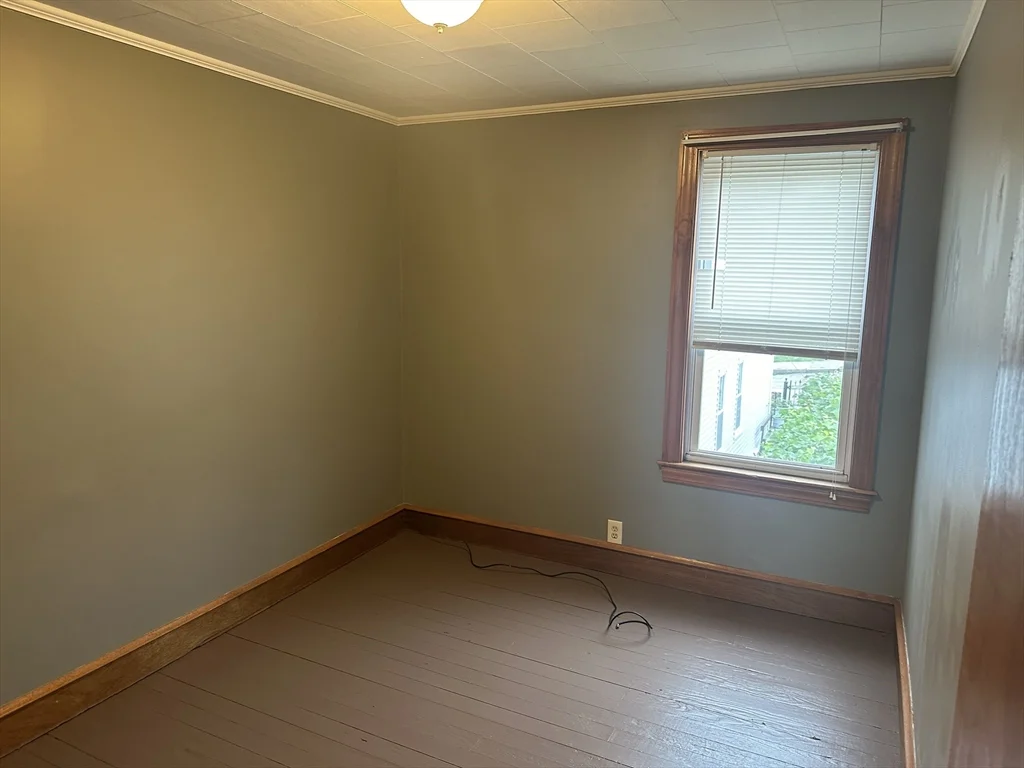 3 bed, 1 bath apartment for rent at 325 Hope St Unit 2, Fall River — photo 3 of 7