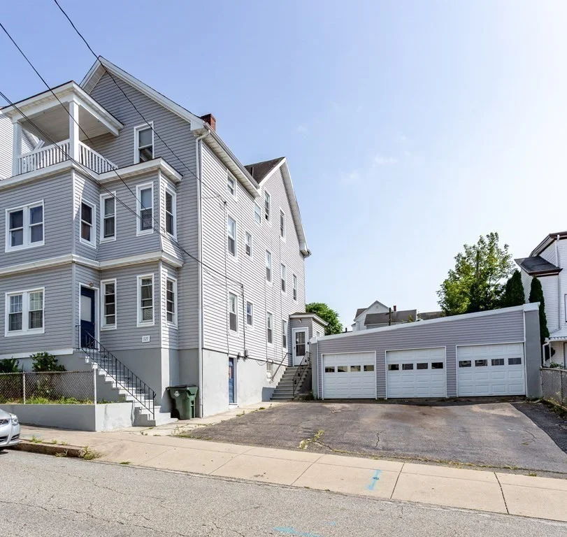 3 bed, 1 bath apartment for rent at 325 Hope St Unit 2, Fall River