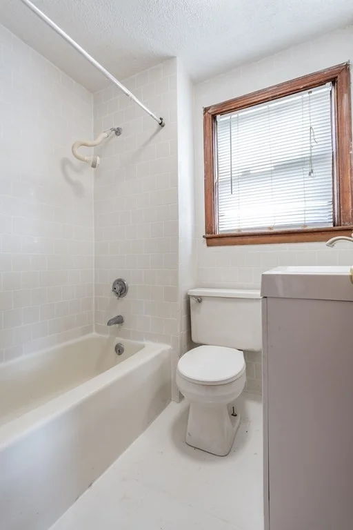 3 bed, 1 bath apartment for rent at 325 Hope St Unit 3, Fall River — photo 5 of 14