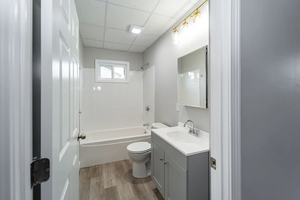 3 bed, 1 bath apartment for rent at 325 Snell Unit 1, Fall River — photo 4 of 10