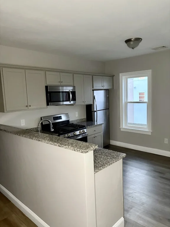 4 bed, 1 bath apartment for rent at 325 Snell Unit 3, Fall River — photo 6 of 17