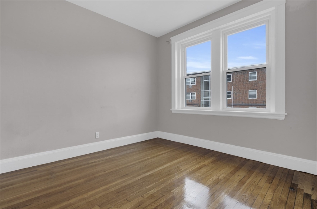 2 bed, 1 bath apartment for rent at 325 Summit Ave Unit 203, Brighton — photo 5 of 12