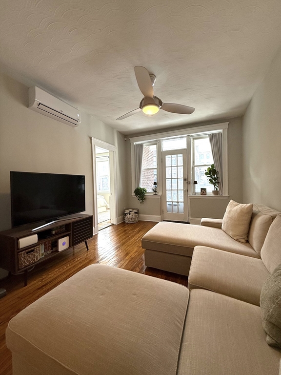 2 bed, 1 bath apartment for rent at 325 Summit Ave Unit 204, Brighton — photo 2 of 4