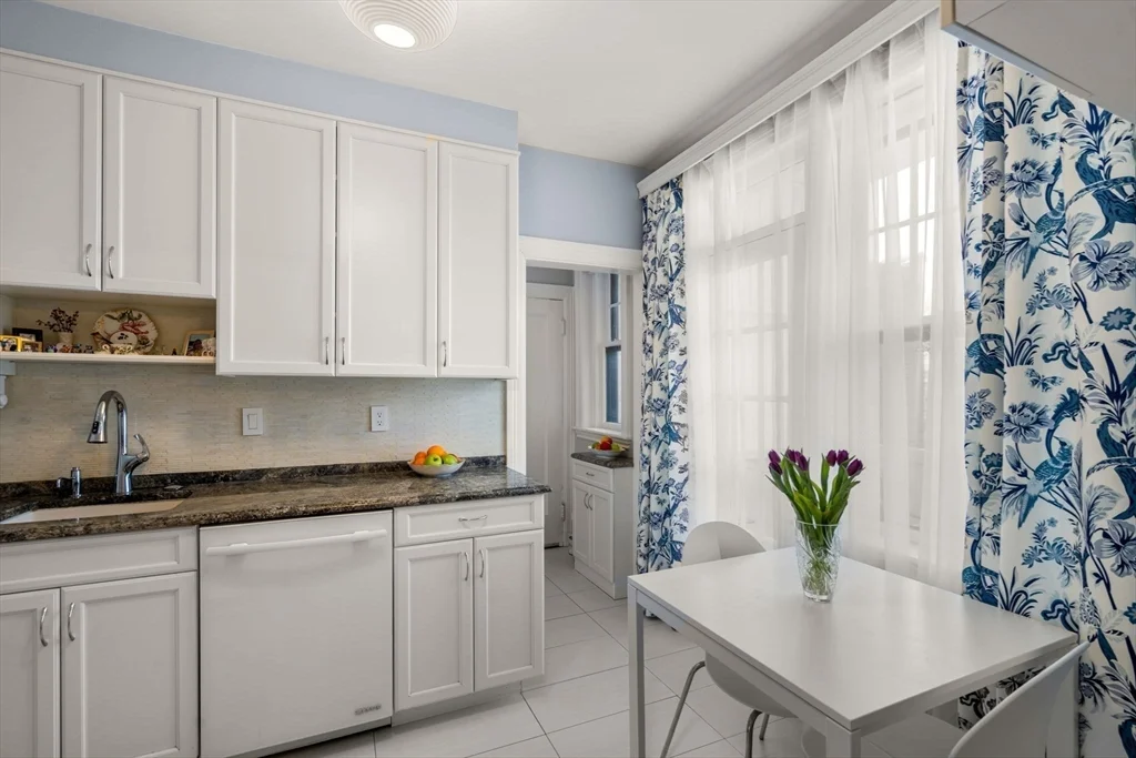 2 bed, 2 bath apartment for rent at 325 Tappan St Unit 6, Brookline Hills — photo 6 of 21