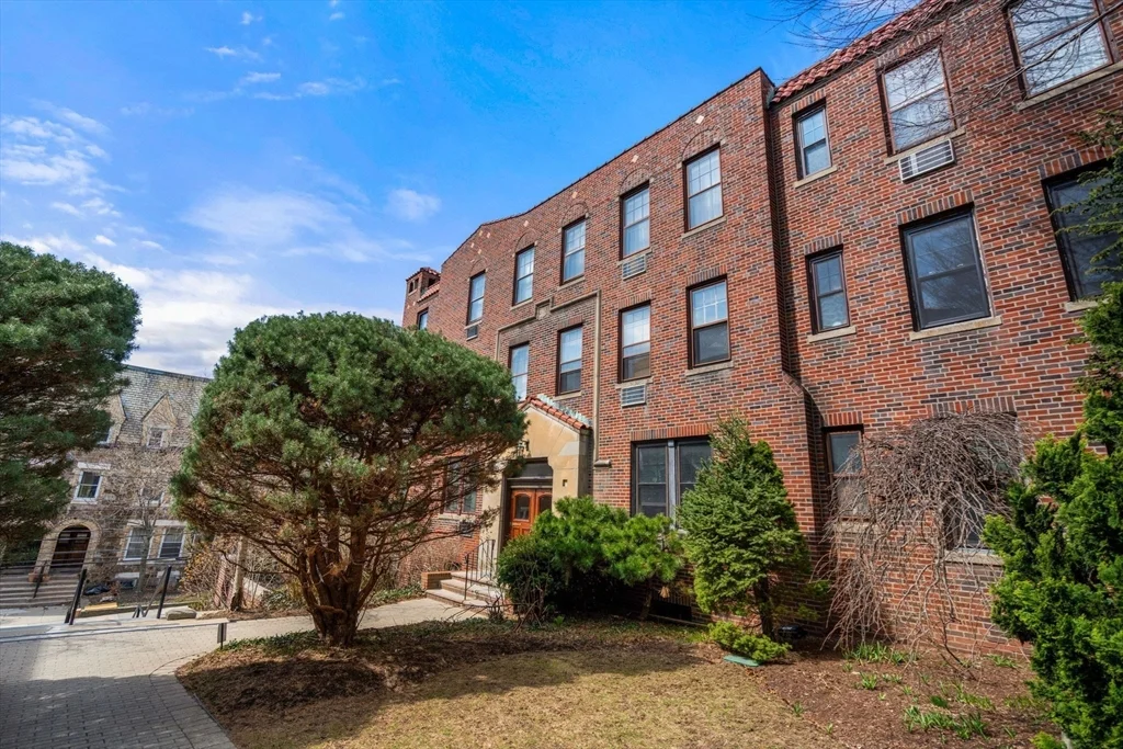 2 bed, 2 bath apartment for rent at 325 Tappan St Unit 6, Brookline Hills — photo 19 of 21