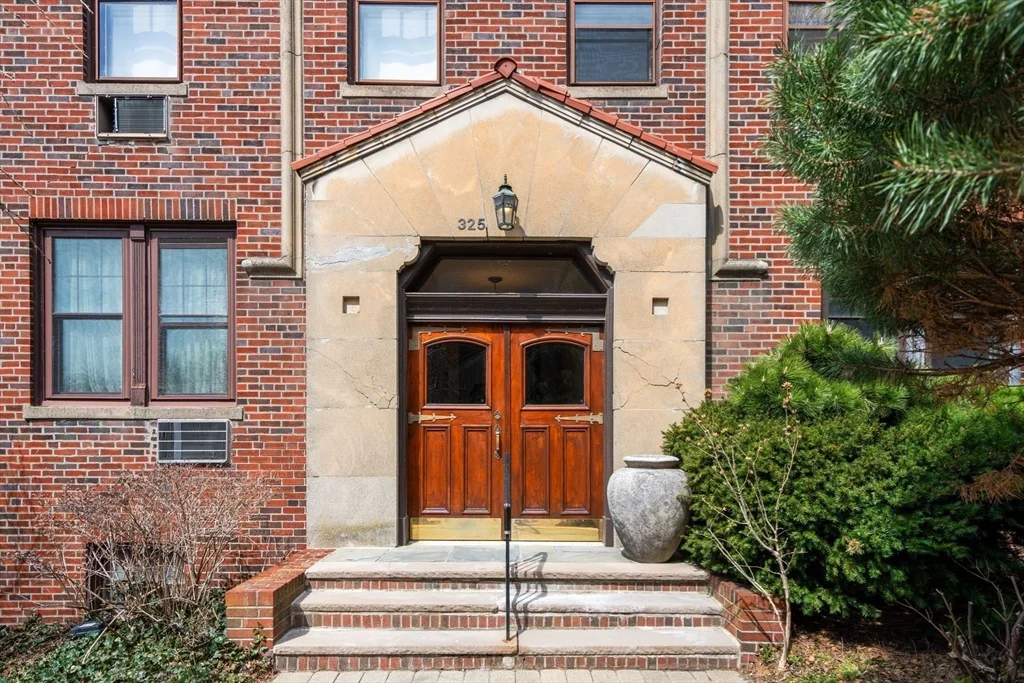 2 bed, 2 bath apartment for rent at 325 Tappan St Unit 6, Brookline Hills — photo 20 of 21