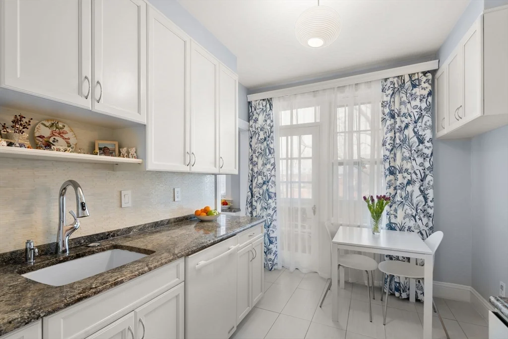 2 bed, 2 bath apartment for rent at 325 Tappan St Unit 6, Brookline Hills — photo 8 of 21