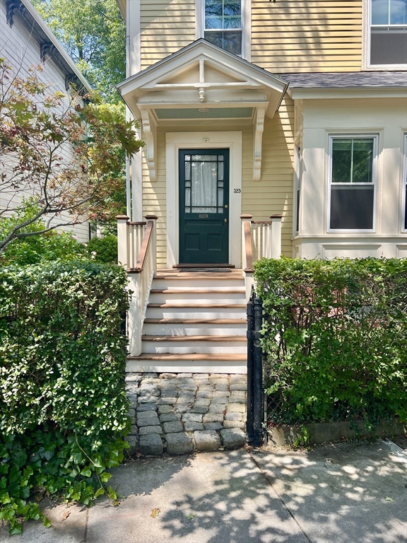 2 bed, 1 bath apartment for rent at 325 Western Ave Unit 1, Riverside