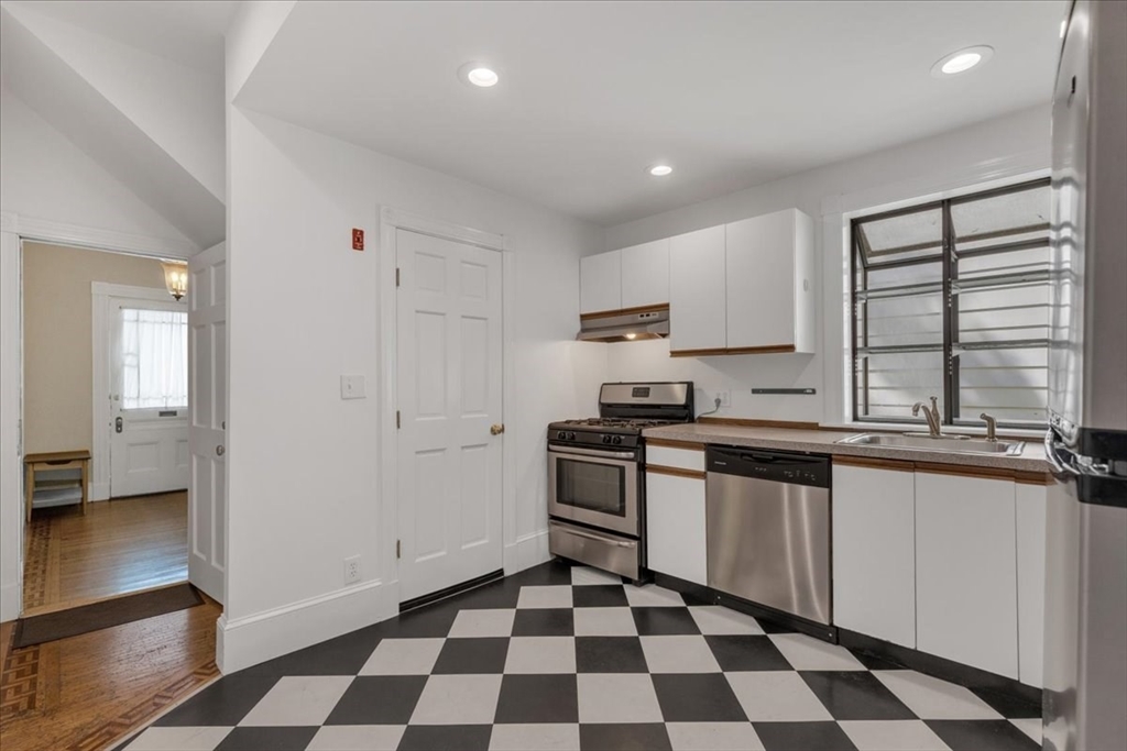 2 bed, 1 bath apartment for rent at 325 Western Ave Unit 1, Riverside — photo 6 of 20