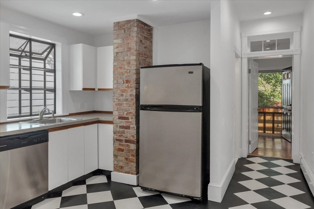 2 bed, 1 bath apartment for rent at 325 Western Ave Unit 1, Riverside — photo 5 of 20