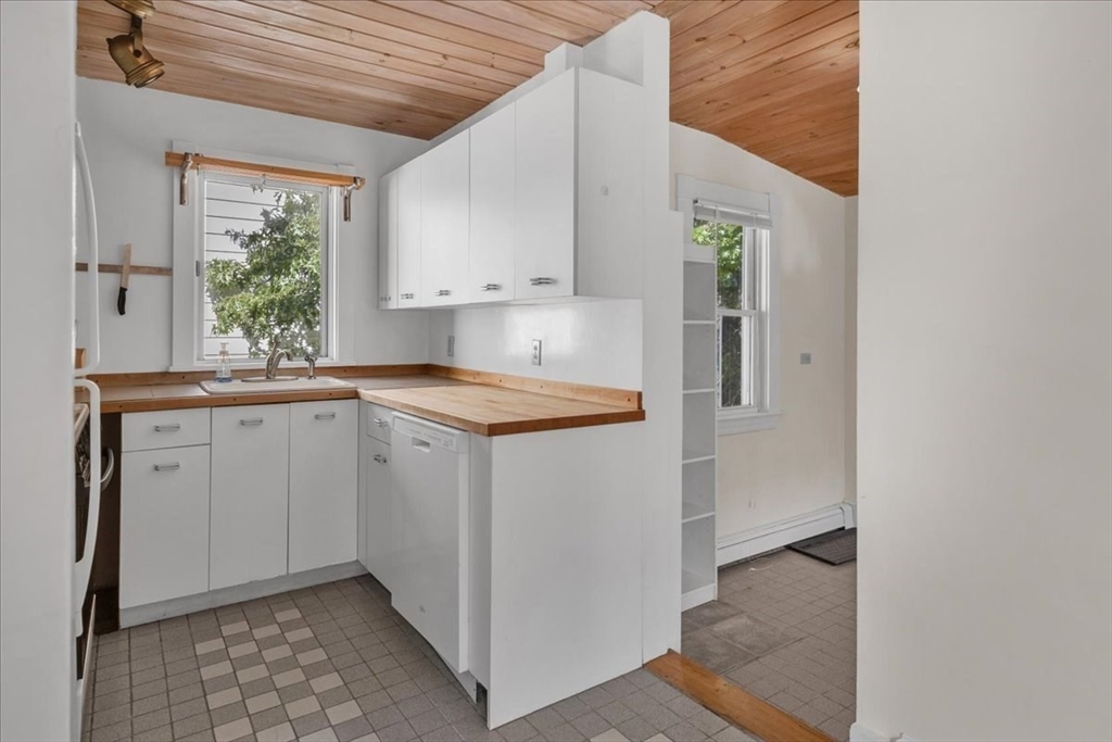 3 bed, 2 bath apartment for rent at 325 Western Ave Unit 2, Riverside — photo 9 of 29