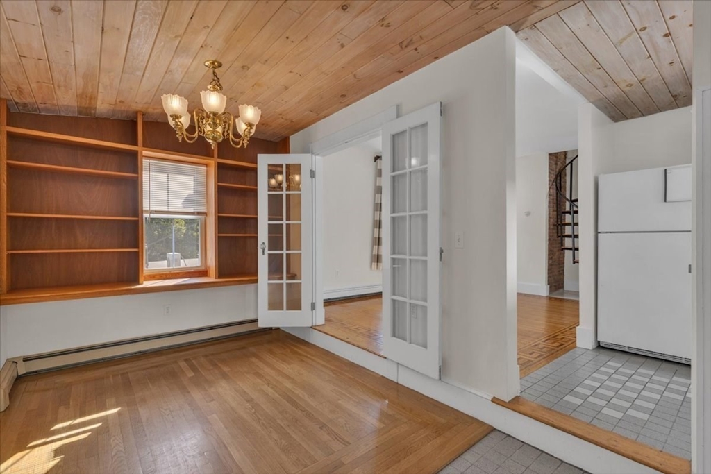 3 bed, 2 bath apartment for rent at 325 Western Ave Unit 2, Riverside — photo 11 of 29