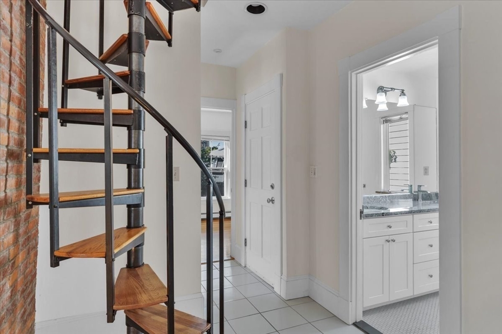 3 bed, 2 bath apartment for rent at 325 Western Ave Unit 2, Riverside — photo 5 of 29