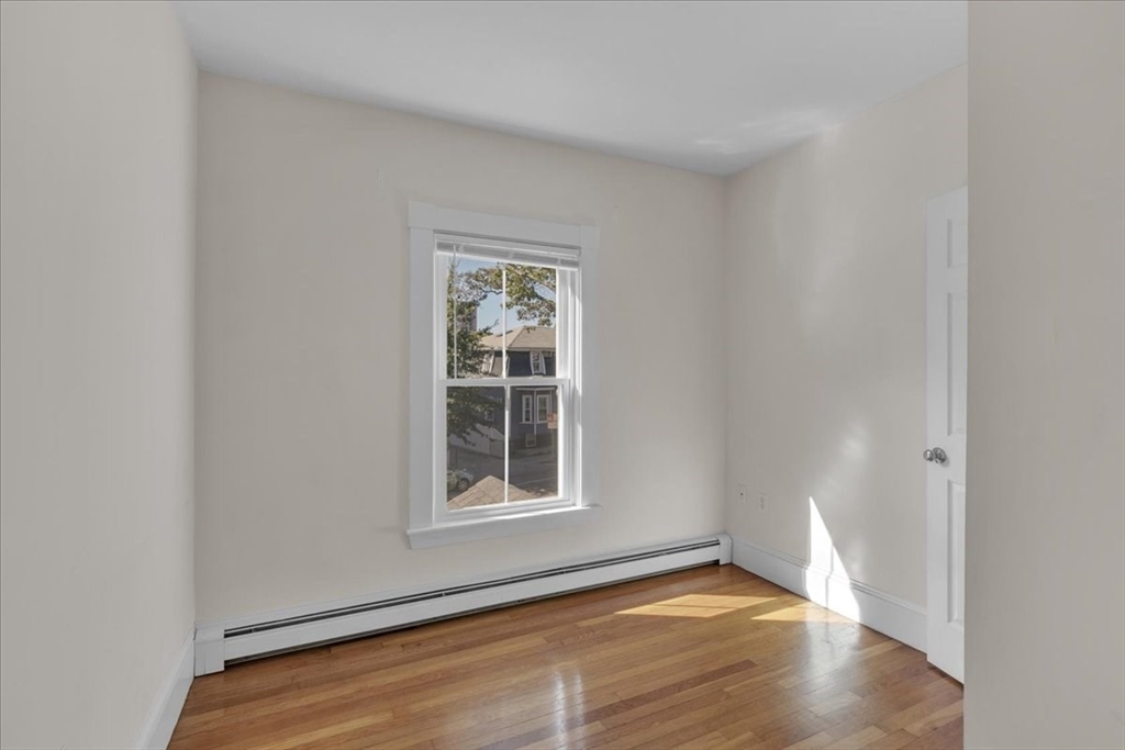 3 bed, 2 bath apartment for rent at 325 Western Ave Unit 2, Riverside — photo 22 of 29