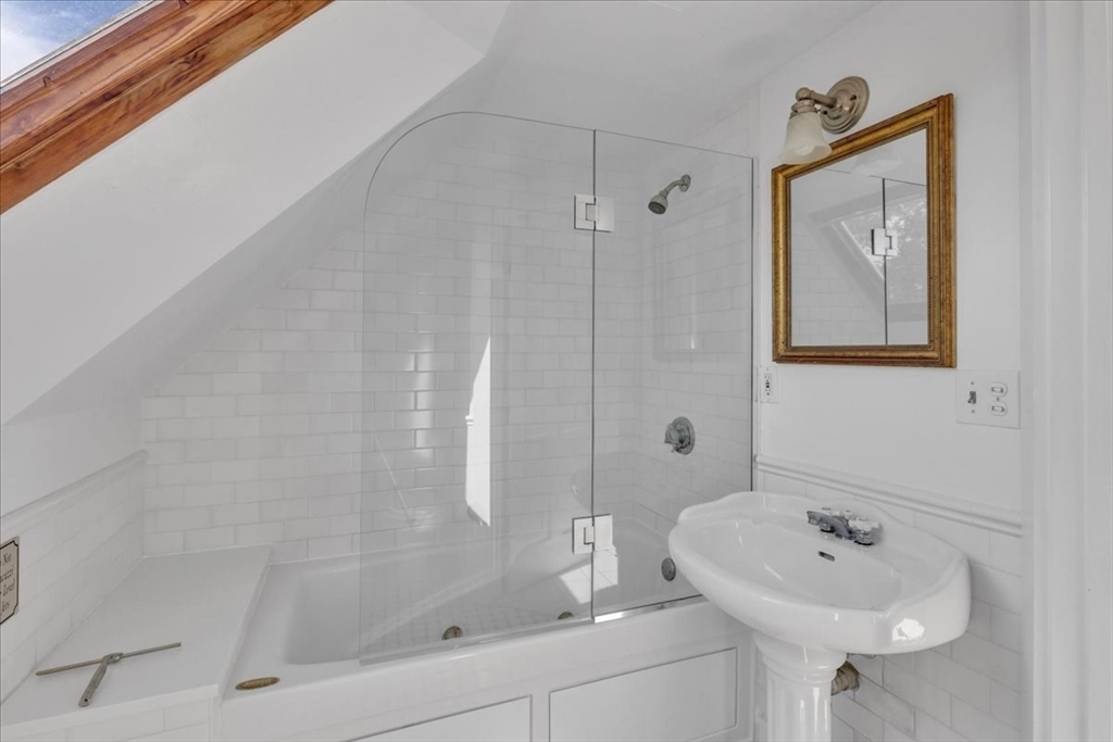 3 bed, 2 bath apartment for rent at 325 Western Ave Unit 2, Riverside — photo 17 of 29