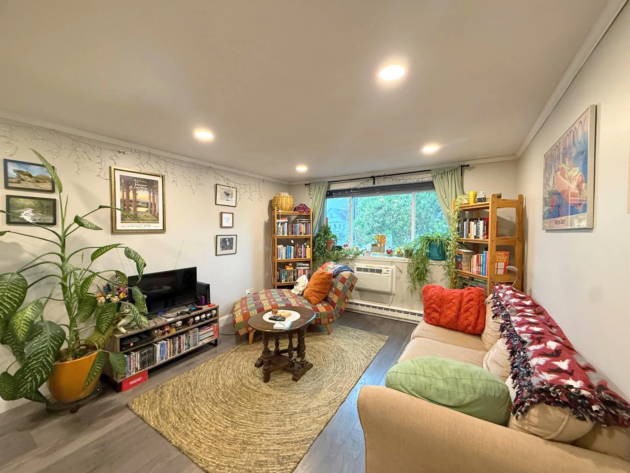 2 bed, 1 bath apartment for rent at 326 Broadway Unit 19, Winter Hill — photo 2 of 11
