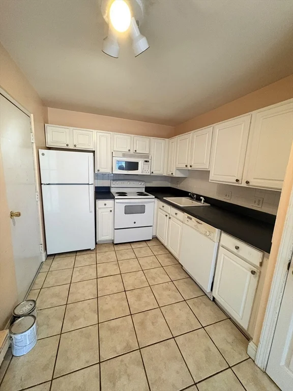 2 bed, 1 bath apartment for rent at 326 Broadway Unit 7, Winter Hill — photo 4 of 8