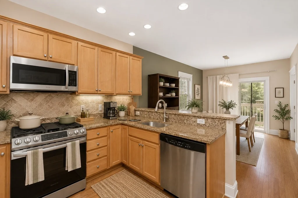 3 bed, 1 bath apartment for rent at 326 Centre St Unit 3, Jamaica Plain — photo 2 of 18